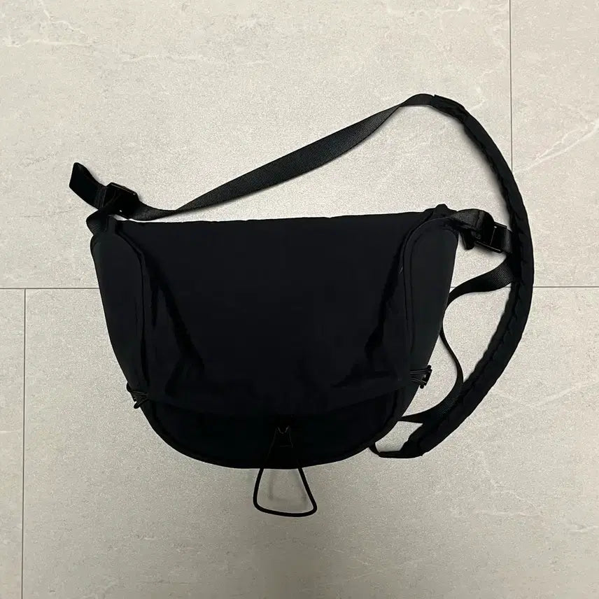 [BUNJANG] Yoo Seonho BD BAG L Black / 유세지 BD BAG L 블랙