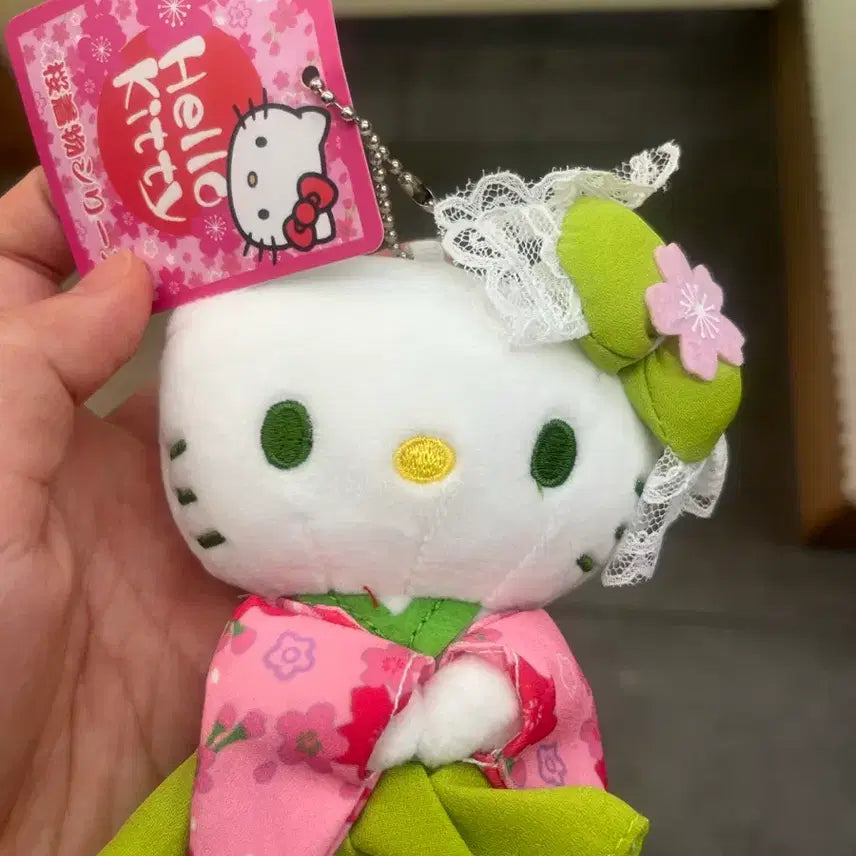 [BUNJANG] Hello Kitty Kimono Doll Keyring Cherry Blossom Series / 가격내림x, 새상품) 헬로키티 기모노 인형 키링 벚꽃 시리즈