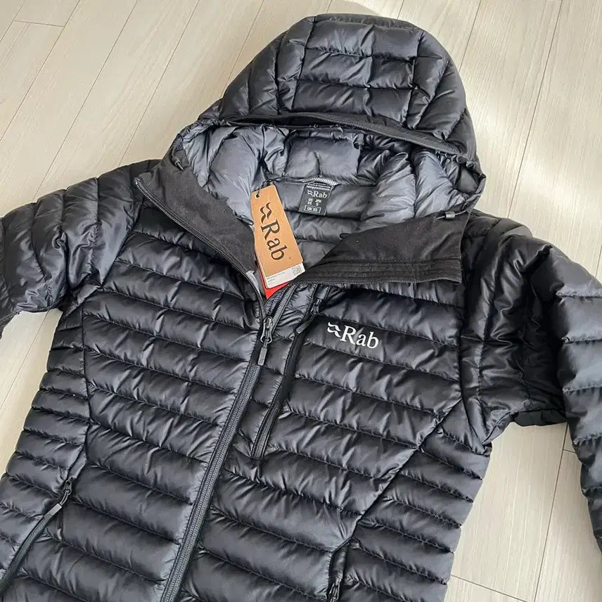 [BUNJANG] Rab Lightweight Padded Jacket Black / 랩(Rab)의 경량패딩 자켓 블랙 색상 입니다. (새제품)