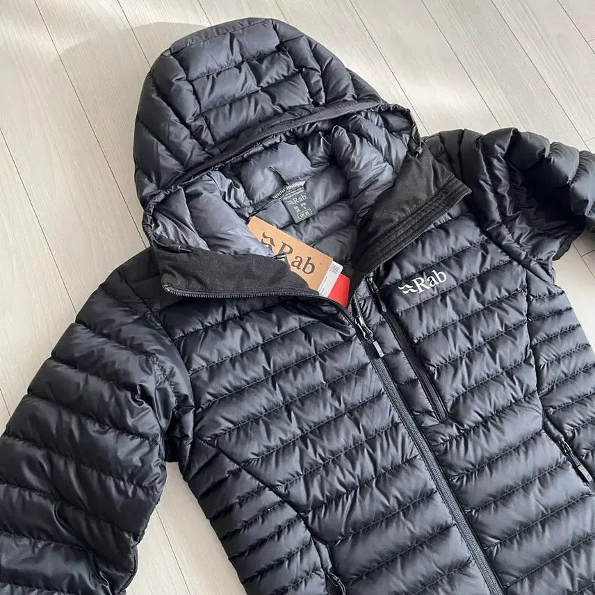 [BUNJANG] Rab Lightweight Padded Jacket Black / 랩(Rab)의 경량패딩 자켓 블랙 색상 입니다. (새제품)