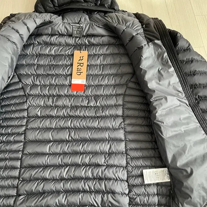 [BUNJANG] Rab Lightweight Padded Jacket Black / 랩(Rab)의 경량패딩 자켓 블랙 색상 입니다. (새제품)
