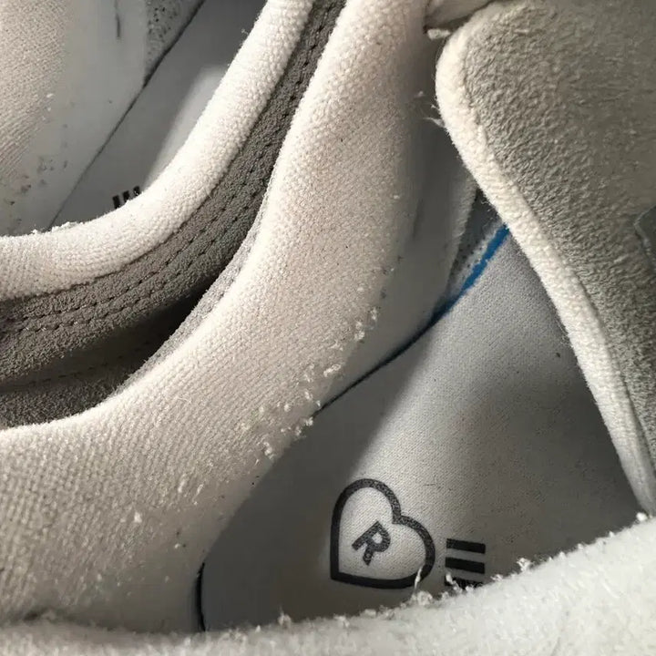 [BUNJANG] 260) 아디다스 x 휴먼 메이드 아디매틱 그레이 / 260) 아디다스 x 휴먼 메이드 아디매틱 그레이