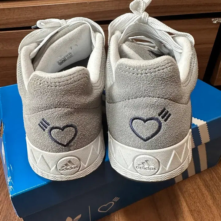 [BUNJANG] 260) 아디다스 x 휴먼 메이드 아디매틱 그레이 / 260) 아디다스 x 휴먼 메이드 아디매틱 그레이