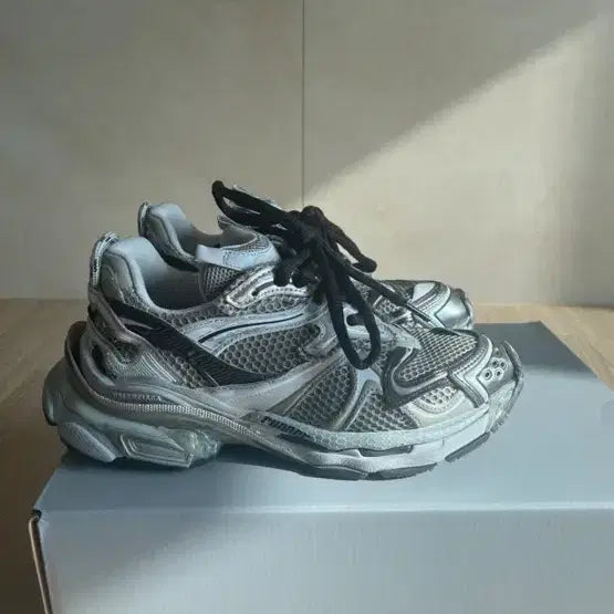 [SOLD OUT] 발렌시아가러너2 38사이즈