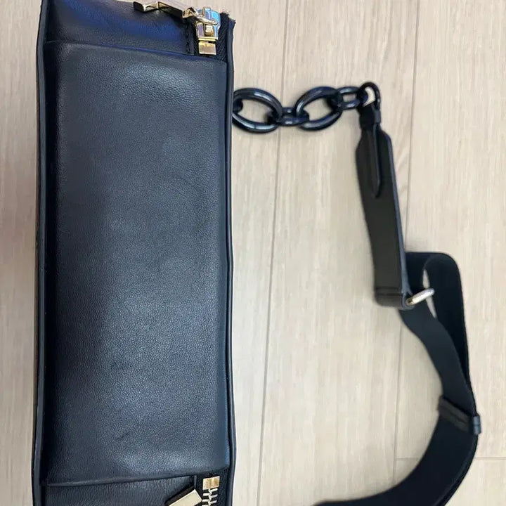 [BUNJANG] Lanvin Stud Logo Mini Crossbody Bag Black / 랑방 스터드 로고 미니 크로스백 블랙