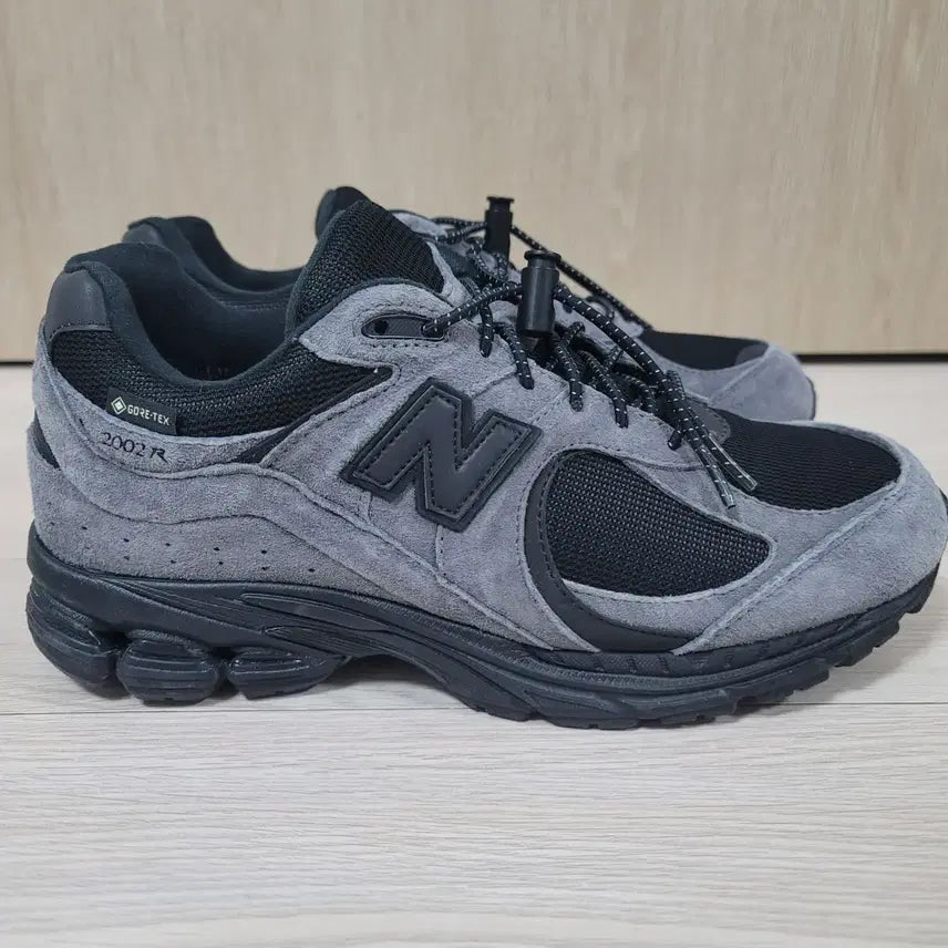 [BUNJANG] New Balance Jjjjound 2002R Gore-Tex Sneakers / [260] <새상품급> 뉴발란스xjjjjound자운드 2002R고어텍스