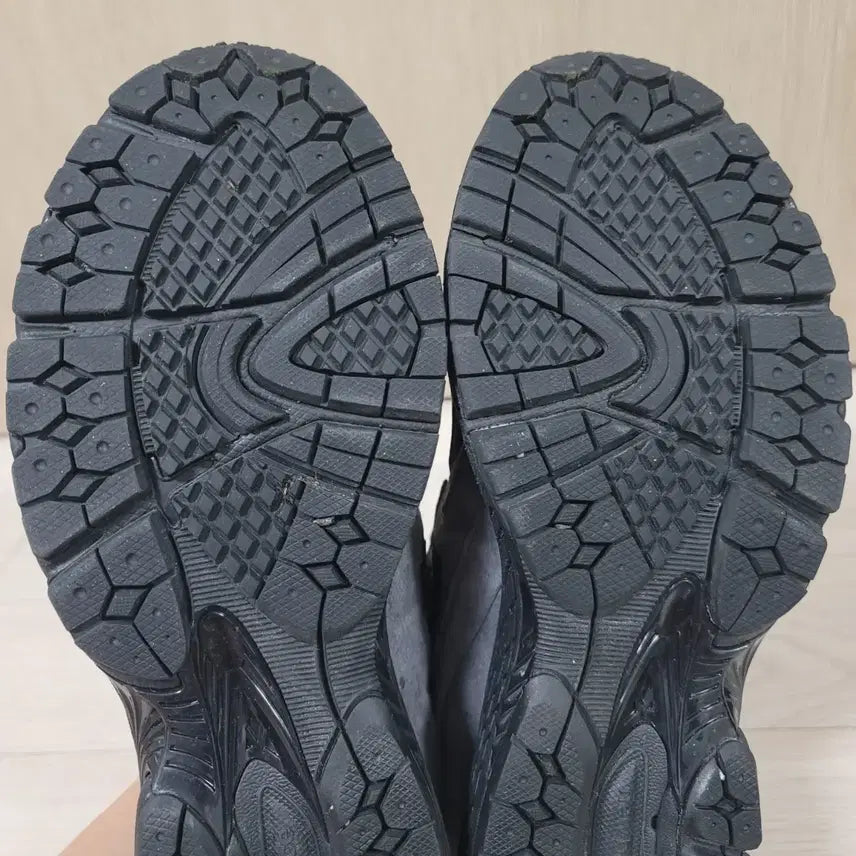 [BUNJANG] New Balance Jjjjound 2002R Gore-Tex Sneakers / [260] <새상품급> 뉴발란스xjjjjound자운드 2002R고어텍스