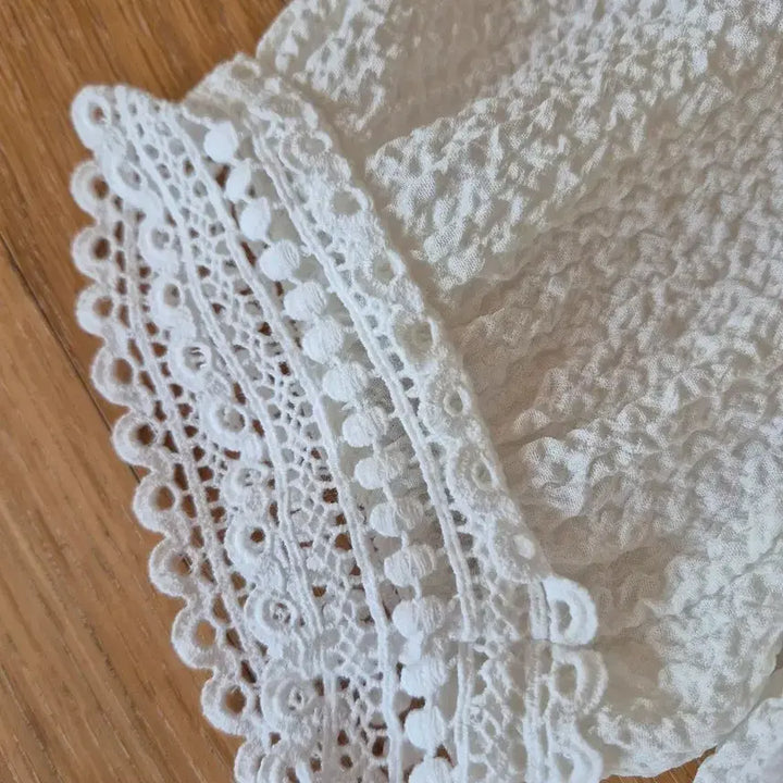 [BUNJANG] White Embossed Lace Short Sleeve Blouse / 화이트 엠보싱 레이스 반팔 블라우스
