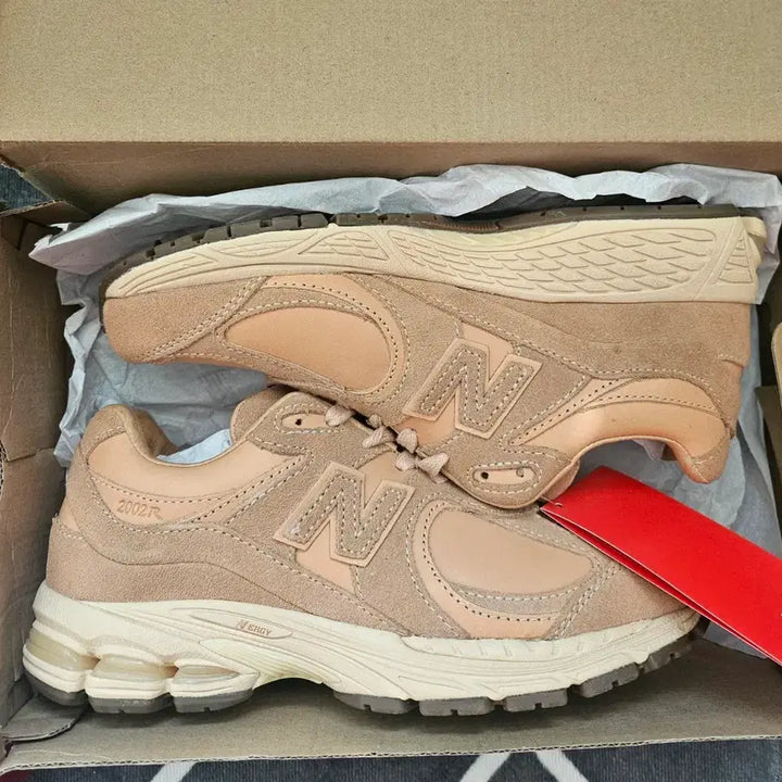 [BUNJANG] New Balance 2002 Leather Sneakers / (새상품) 뉴발란스 2002 정품 여성 레더 가죽 스니커즈