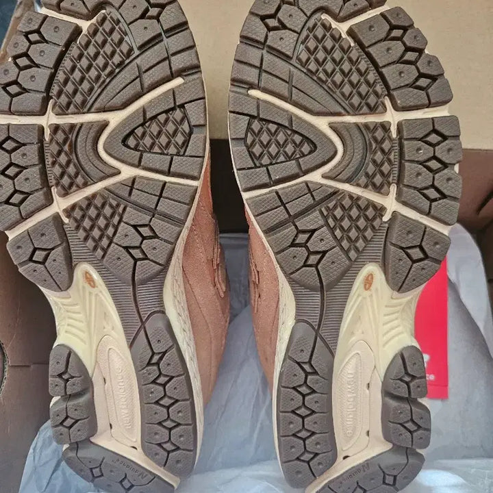 [BUNJANG] New Balance 2002 Leather Sneakers / (새상품) 뉴발란스 2002 정품 여성 레더 가죽 스니커즈