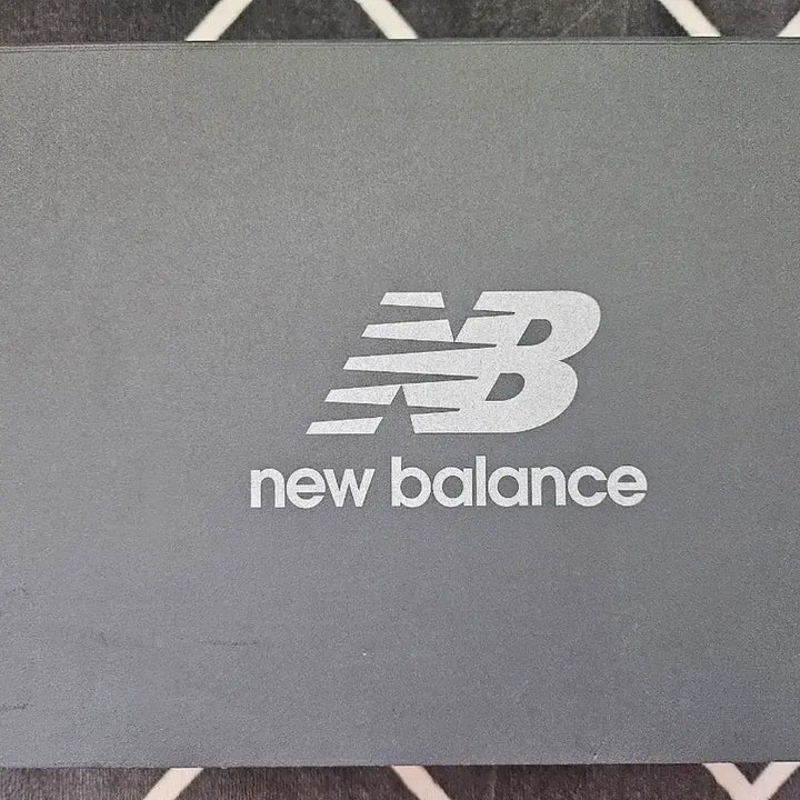[BUNJANG] New Balance 2002 Leather Sneakers / (새상품) 뉴발란스 2002 정품 여성 레더 가죽 스니커즈