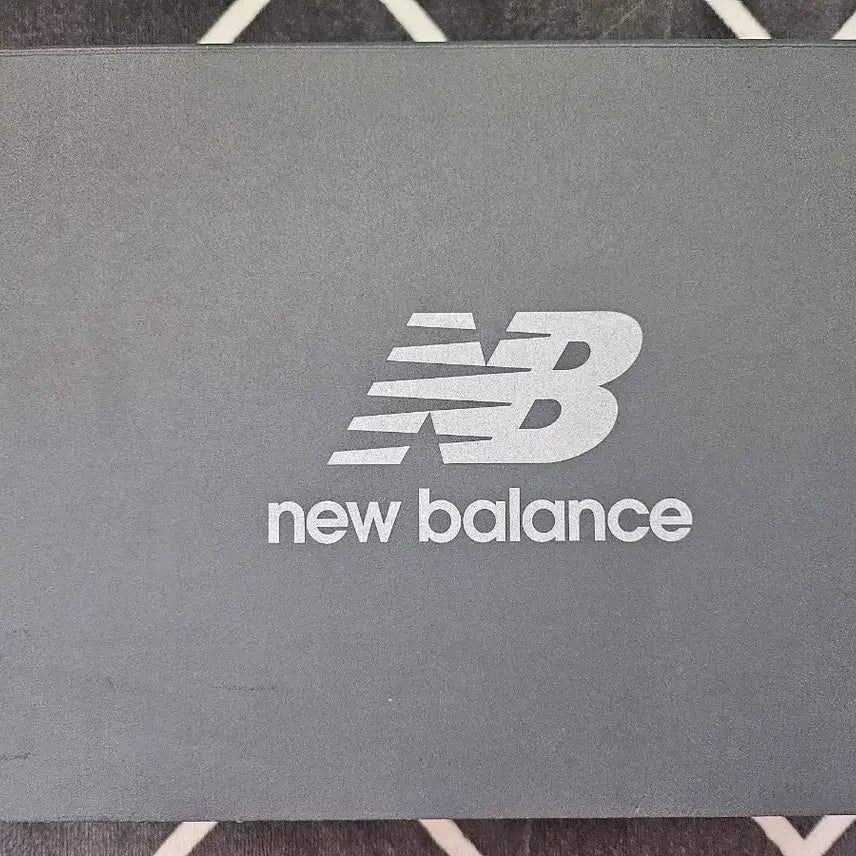 [BUNJANG] New Balance 2002 Leather Sneakers / (새상품) 뉴발란스 2002 정품 여성 레더 가죽 스니커즈
