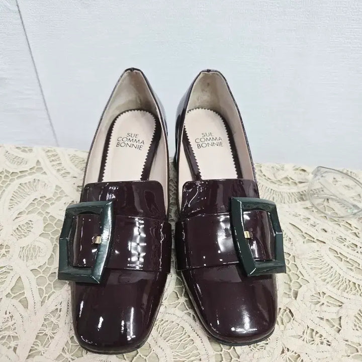[BUNJANG] Suecomma Bonnie Buckle Loafer Brown Enamel / 슈콤마보니 버클 로퍼 브라운 에나멜