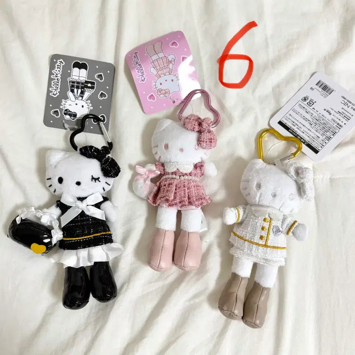 [BUNJANG] Sanrio Long Legs Hello Kitty Keyring / 산리오 롱다리 키티 키링 (트위드, 헤링본, 체크, 호피)