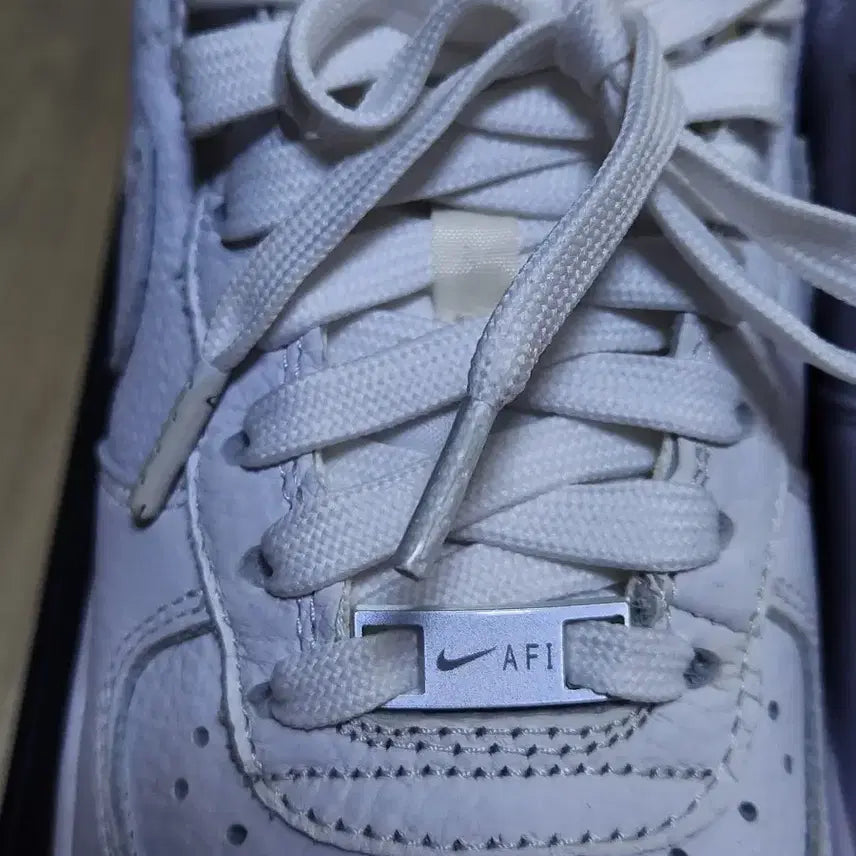 [BUNJANG] Nike Air Force 1 '07 Craft White Sneakers / [250] 나이키 에어포스 1 '07 크래프트 쭈글이 화이트