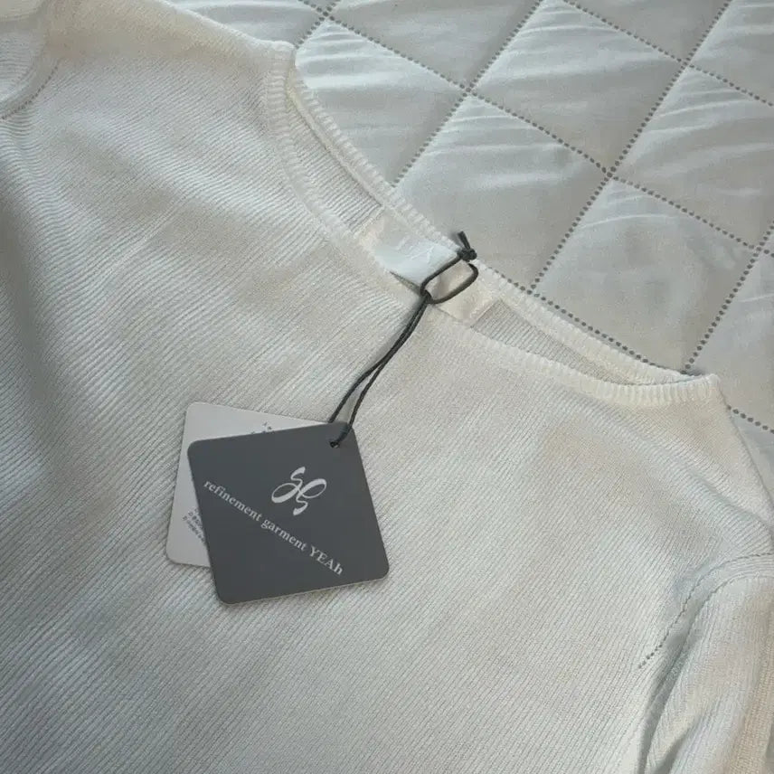 [BUNJANG] YEAH Cutout Knit Sweater / (새상품)YEAH 예아 컷아웃 니트 무신사 트임 니트