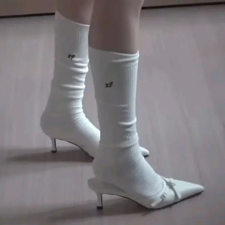 [BUNJANG] Yunbinu Stiletto Mules / [윤비누 착용] 스틸레토 뮬