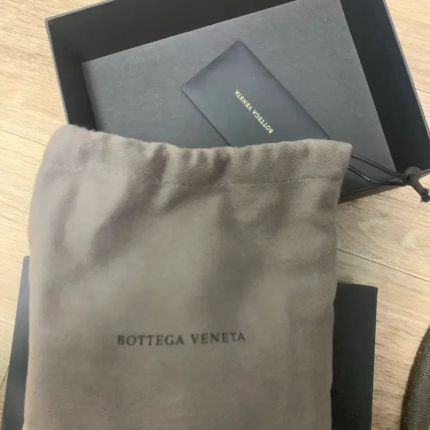 [SOLD OUT] 보테가베네타 미니파우치