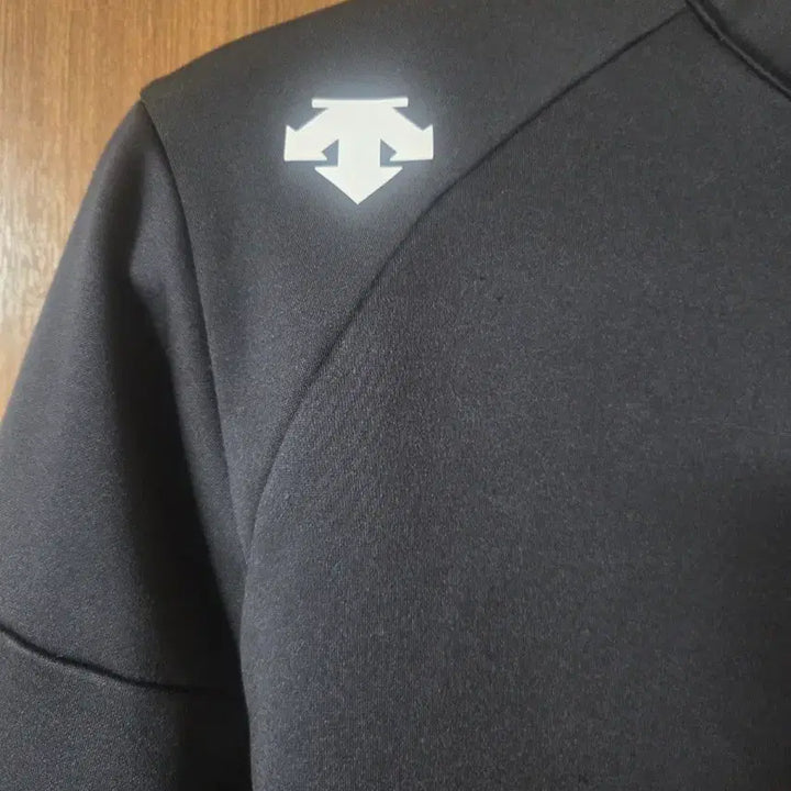 [BUNJANG] Descente Black Track Jacket (M) / 데상트 블랙 트랙 자켓 (M)