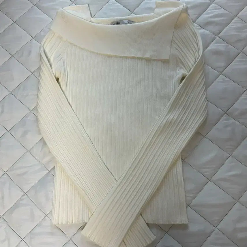 [BUNJANG] Mixxo Asymmetrical Shoulder Pullover Knit Ivory / (새상품)미쏘 언발숄더 풀오버 니트 아이보리