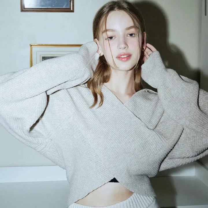 [BUNJANG] Letter From Moon Twist Flow Wool Collar Sweater / 레터프롬문 트위스트 플로우 울 카라 스웨터