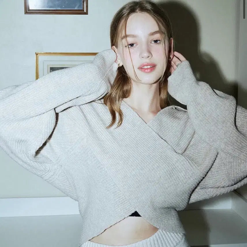 [BUNJANG] Letter From Moon Twist Flow Wool Collar Sweater / 레터프롬문 트위스트 플로우 울 카라 스웨터