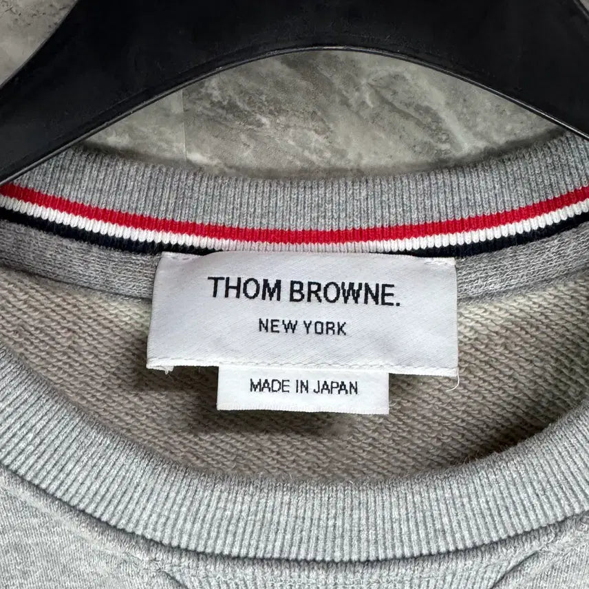[BUNJANG] Thom Browne Signature Stripe Sweatshirt Grey / [2사이즈]톰브라운 사선완장 맨투맨 그레이
