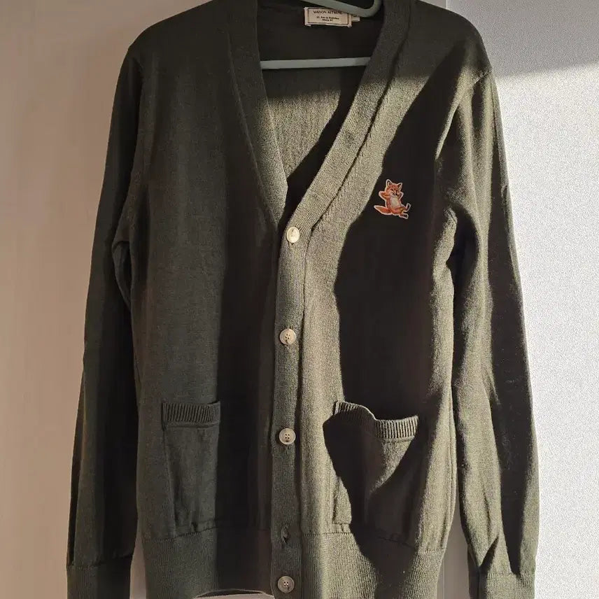 [BUNJANG] Maison Kitsune Fox Patch Cardigan (Khaki, Size L) / 메종키츠네 폭스 패치 가디건 카키 (3사이즈 /  L)