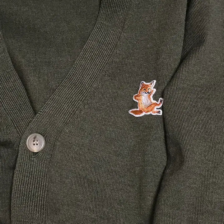 [BUNJANG] Maison Kitsune Fox Patch Cardigan (Khaki, Size L) / 메종키츠네 폭스 패치 가디건 카키 (3사이즈 /  L)