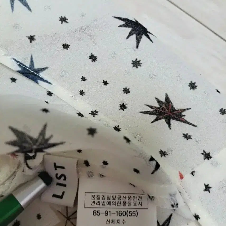 [BUNJANG] List Stella Keyhole Neck Print Blouse / 급처새상품!LIST리스트 생로랑느낌 스텔라키홀넥 프린트블라우스 레니본st