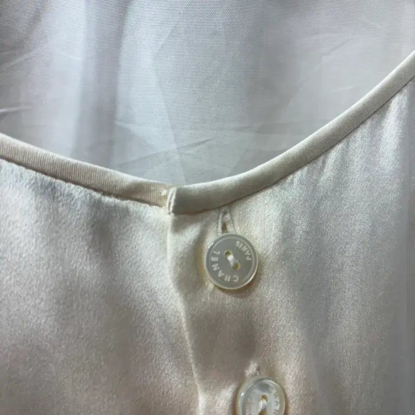 [BUNJANG] Chanel Silk Blouse Ivory 36 / 샤넬 실크 블라우스 아이보리36/55사이즈(정품)