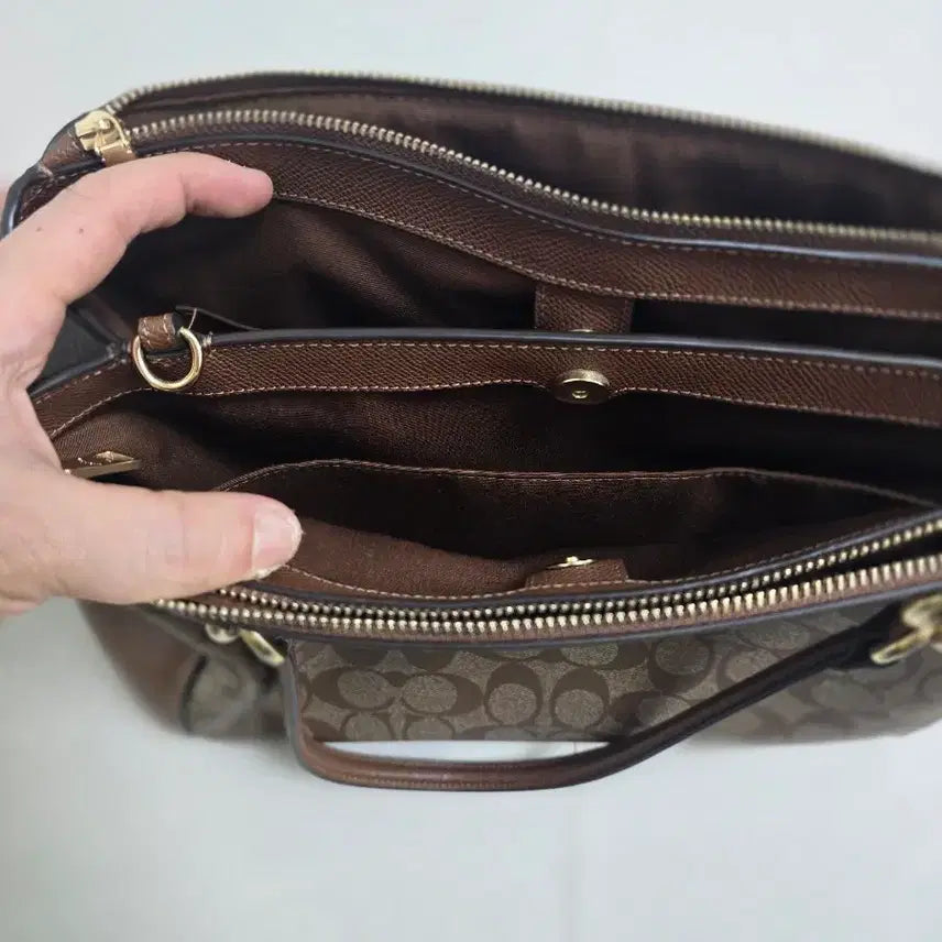 [BUNJANG] 코치 시그니처 브라운 숄더백 / 코치 시그니처 브라운 숄더백