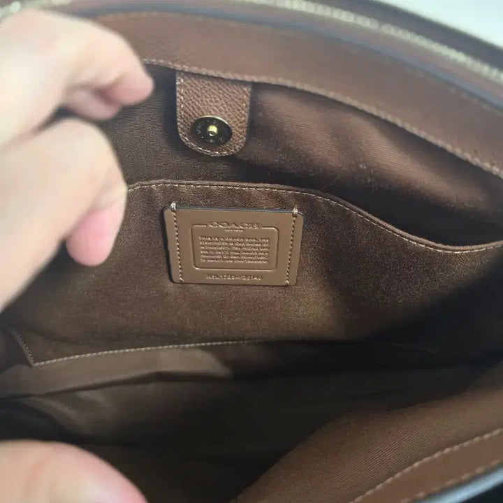 [BUNJANG] 코치 시그니처 브라운 숄더백 / 코치 시그니처 브라운 숄더백