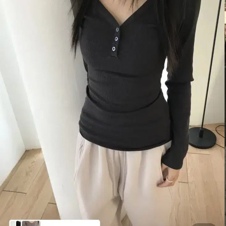 [BUNJANG] TUPTI Charcoal Button T-Shirt / 튜프티 골지 버튼 티셔츠 차콜 색상