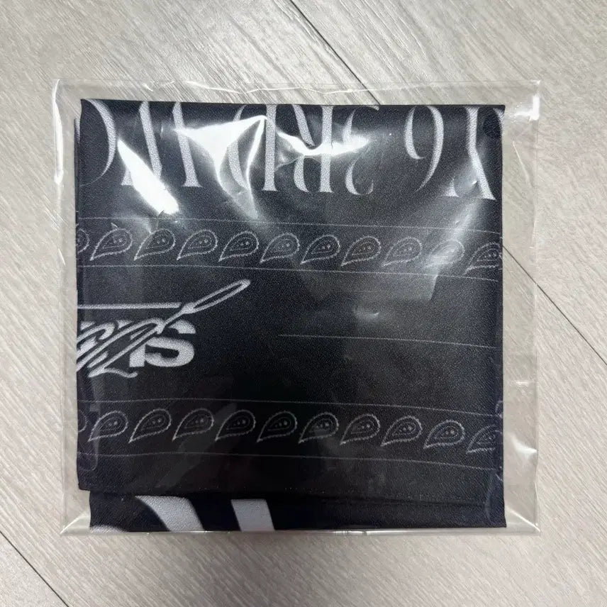 [BUNJANG] Day6 Young K Forever Young Bandana / 데이식스 포에버영 영종도 반다나 판매