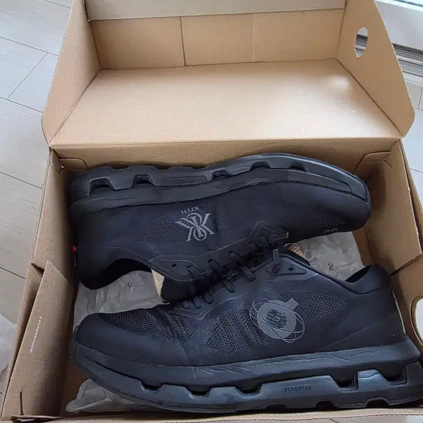 [BUNJANG] On Running x Kith Cloud Zone Black Sneakers / 온 러닝 x 키스 클라우드존 블랙 스니커즈(275)