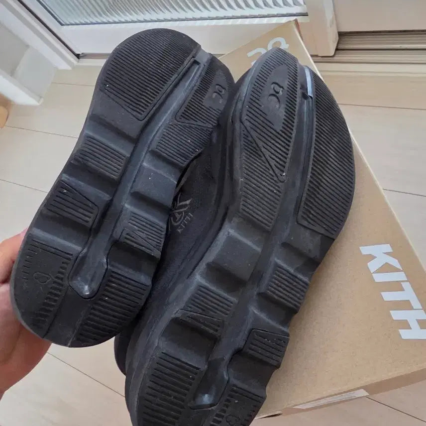 [BUNJANG] On Running x Kith Cloud Zone Black Sneakers / 온 러닝 x 키스 클라우드존 블랙 스니커즈(275)
