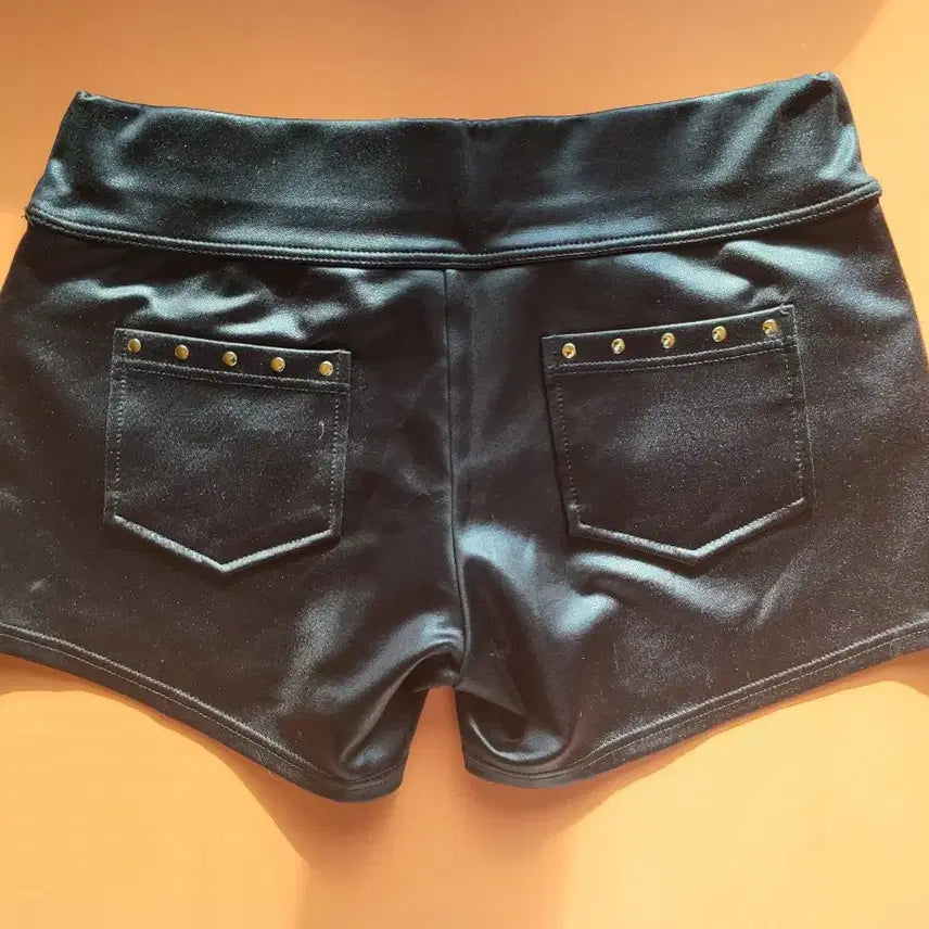 [BUNJANG] Chorus Black Studded Shorts / [ 코러스 블랙 반바지 스터드 장식 ]