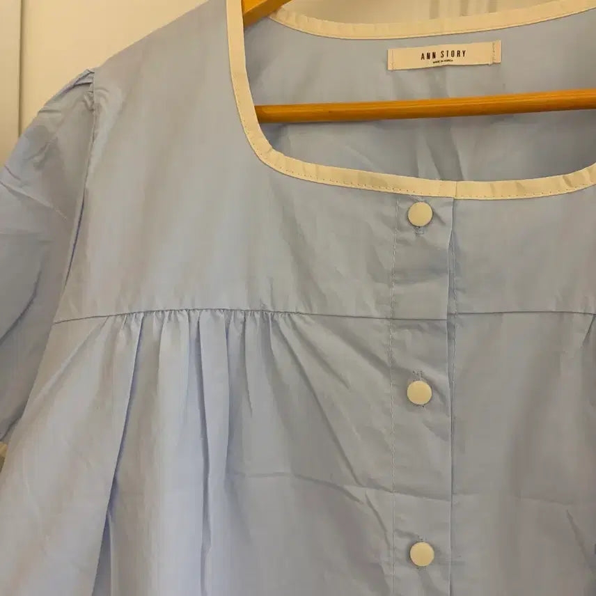 [BUNJANG] Square Neck Blouse / [새상품] 스퀘어넥 블라우스