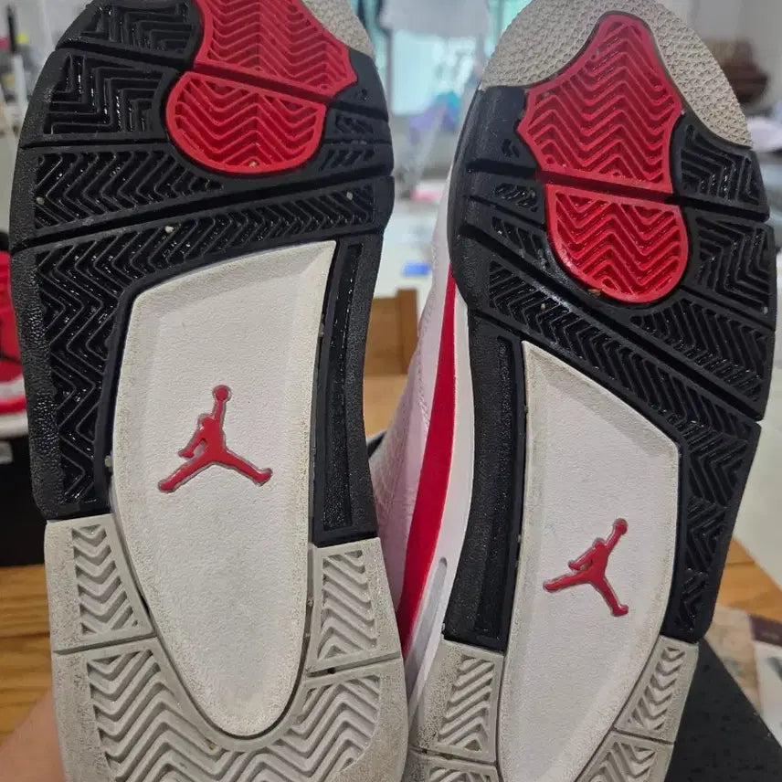 [BUNJANG] Air Jordan 4 Red Cement (GS) 245 Sneakers / 에어조던4 레드시멘트(GS) 245