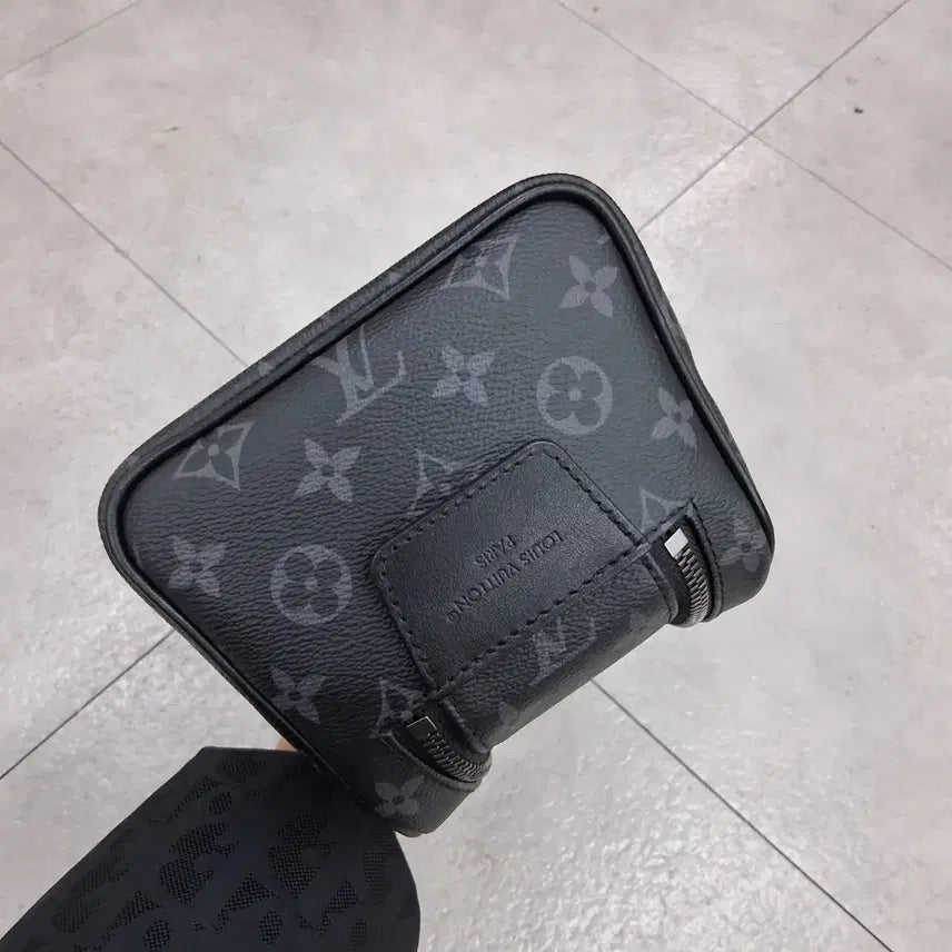 [BUNJANG] Louis Vuitton Eclipse Dopp Kit / 새상품급 ( 25년구매 ) 루이비통 이클립스 돕키트