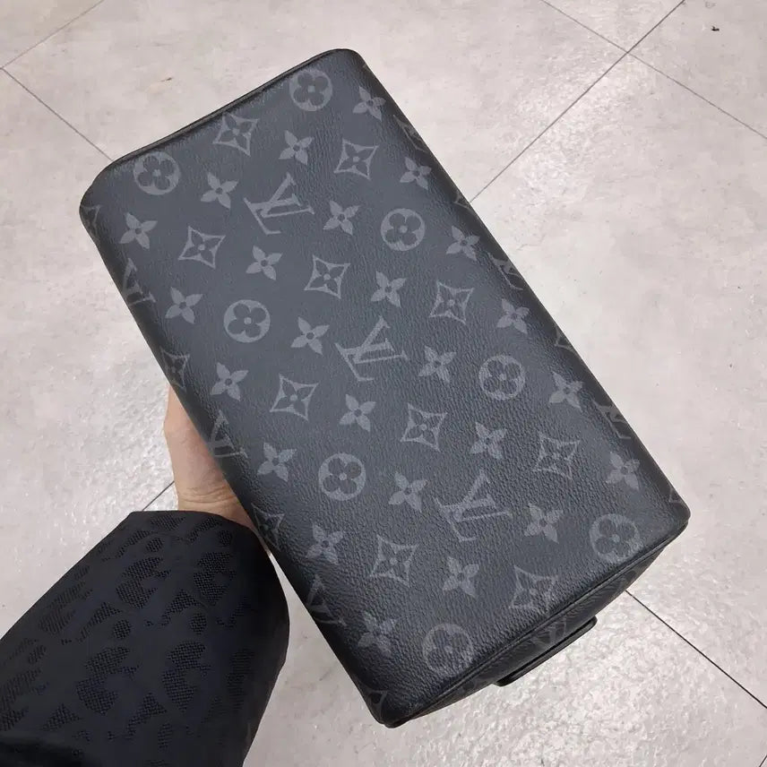 [BUNJANG] Louis Vuitton Eclipse Dopp Kit / 새상품급 ( 25년구매 ) 루이비통 이클립스 돕키트