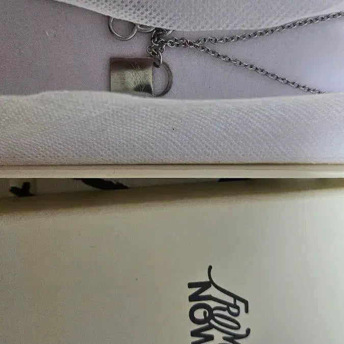 [BUNJANG] fromis_9 Baek Jiheon Necklace / 프롬 프로미스나인 백지헌 목걸이