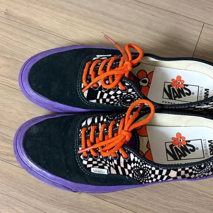 [BUNJANG] Vans Vault x Perks and Mini OG Authentic LX Sneakers / 반스 반스 볼트 x 퍽스 앤 미니 OG 어센틱 LX 265사이즈