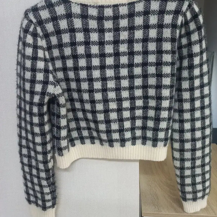 [BUNJANG] Black and White Check Puff Sleeve Cropped Cardigan / 에이블리 크롭 가디건 교신가능