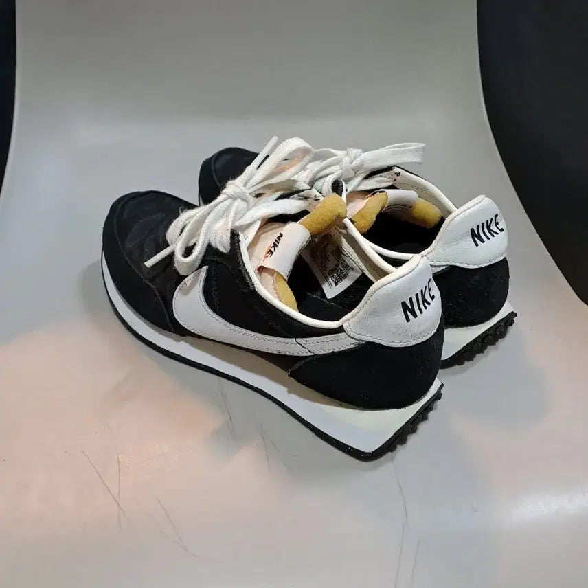 [BUNJANG] Nike Waffle Trainer 2 Black/White Sneakers 230mm / 나이키 와플 트레이너 2 블랙/ 화이트 운동화 230mm