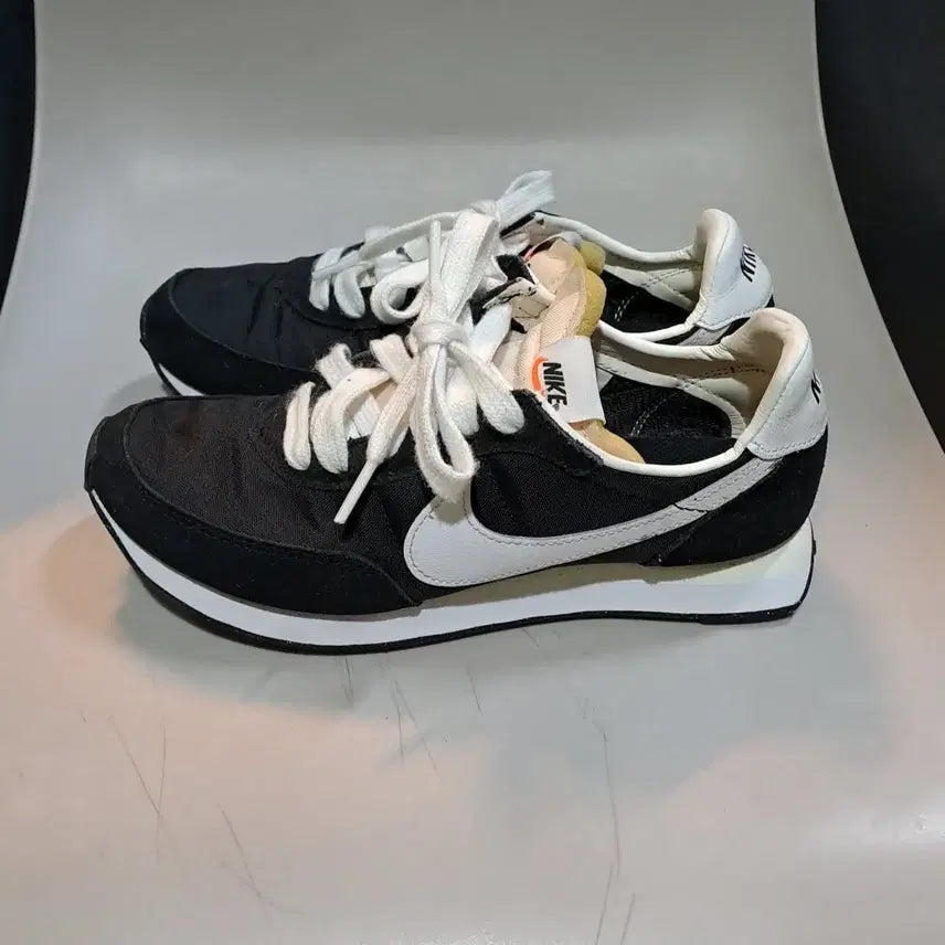 [BUNJANG] Nike Waffle Trainer 2 Black/White Sneakers 230mm / 나이키 와플 트레이너 2 블랙/ 화이트 운동화 230mm