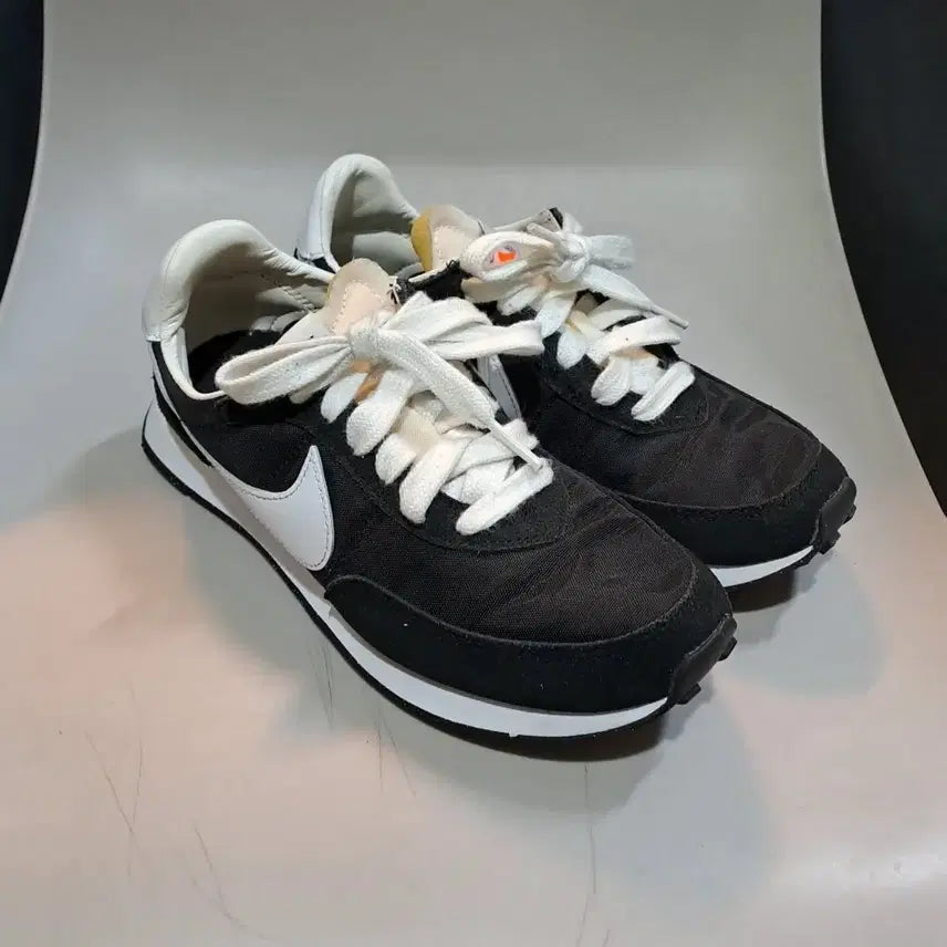 [BUNJANG] Nike Waffle Trainer 2 Black/White Sneakers 230mm / 나이키 와플 트레이너 2 블랙/ 화이트 운동화 230mm