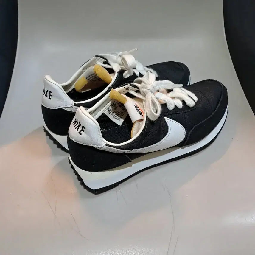 [BUNJANG] Nike Waffle Trainer 2 Black/White Sneakers 230mm / 나이키 와플 트레이너 2 블랙/ 화이트 운동화 230mm