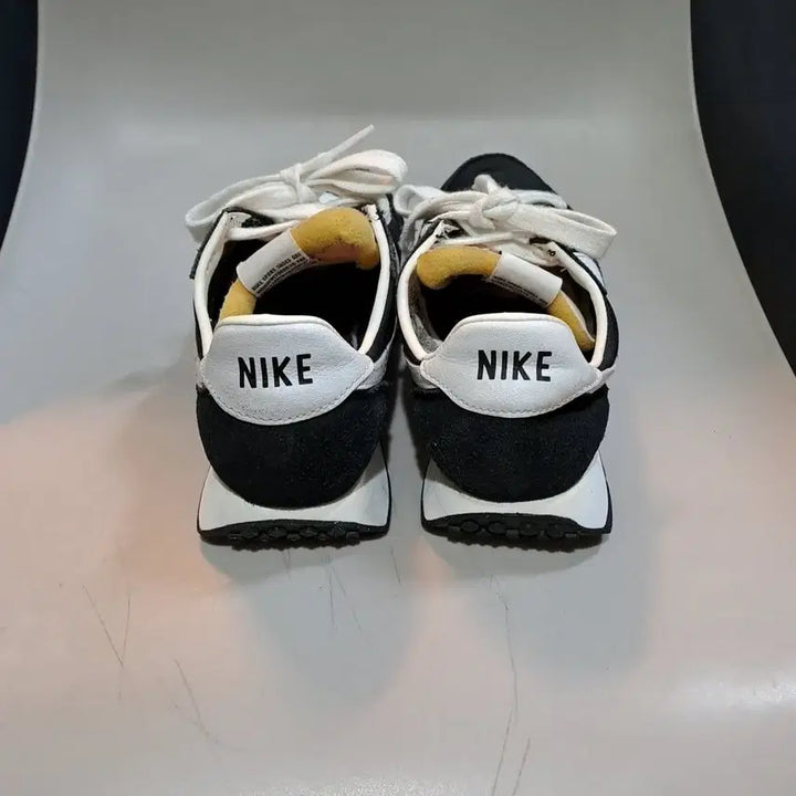 [BUNJANG] Nike Waffle Trainer 2 Black/White Sneakers 230mm / 나이키 와플 트레이너 2 블랙/ 화이트 운동화 230mm